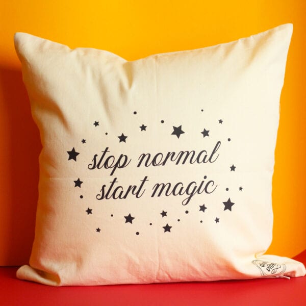 Coussin en Toile “Stop Normal Start Magic” - Divine Vibes